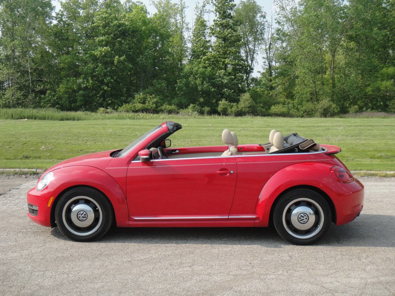 Used 2013 Volkswagen Beetle 2.5 image 3