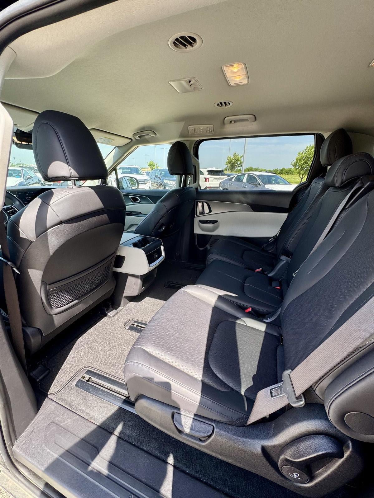 Certified 2024 Kia Carnival LX FWD image 14