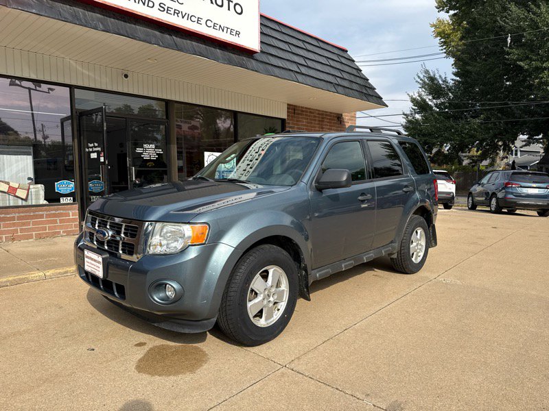 Used 2011 Ford Escape XLT image 2