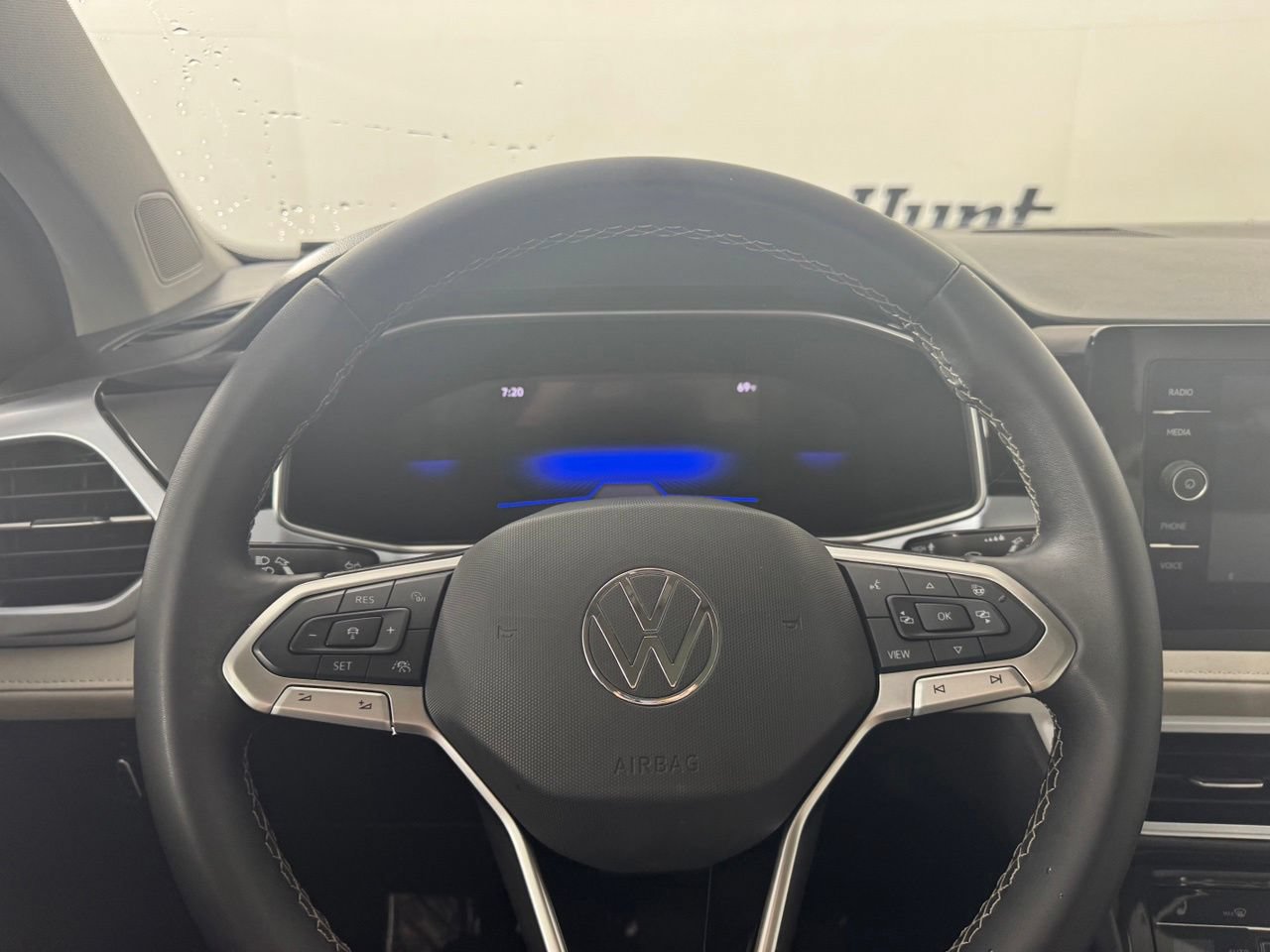 Used 2025 Volkswagen Taos SE w/ Panoramic Sunroof Package FWD image 16