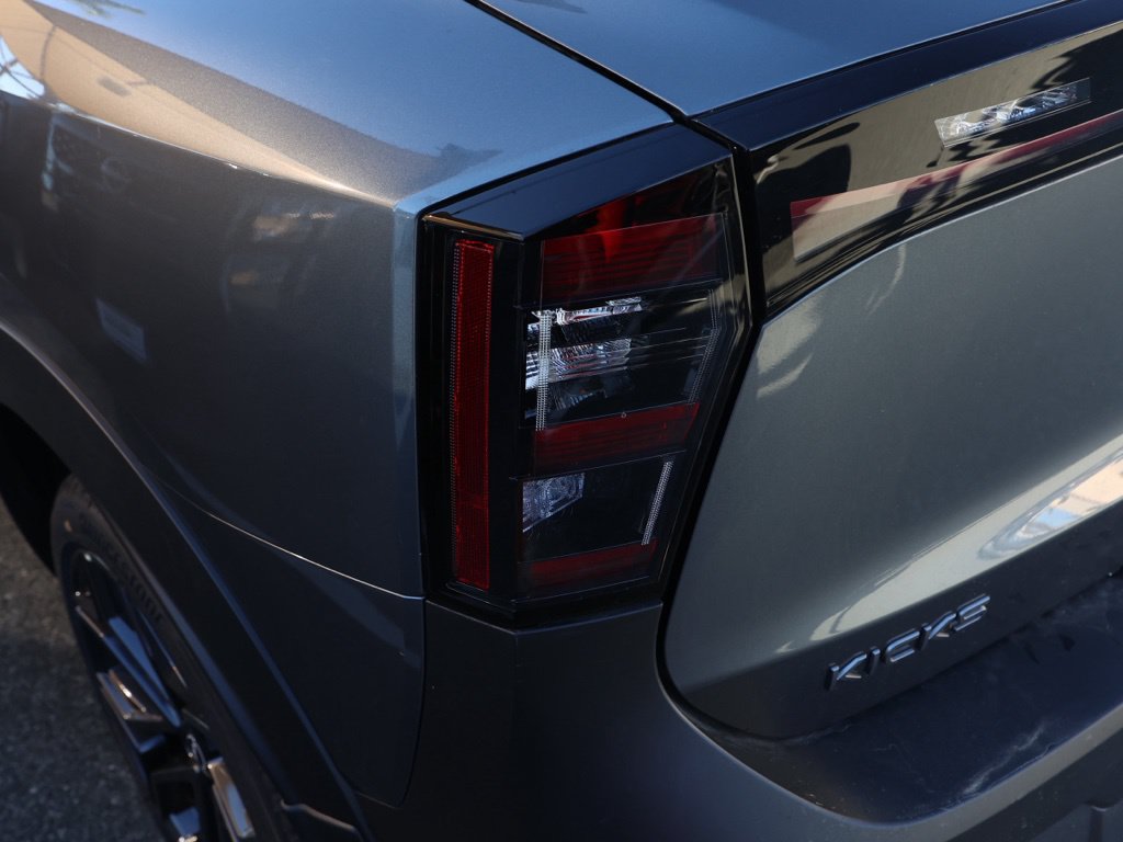 New 2026 Nissan Kicks SR FWD image 7