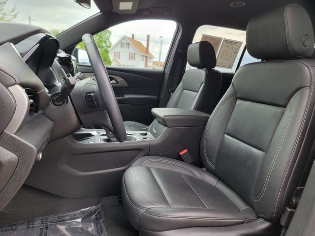 Used 2023 Chevrolet Traverse LT w/ LPO, Floor Liner Package FWD image 20