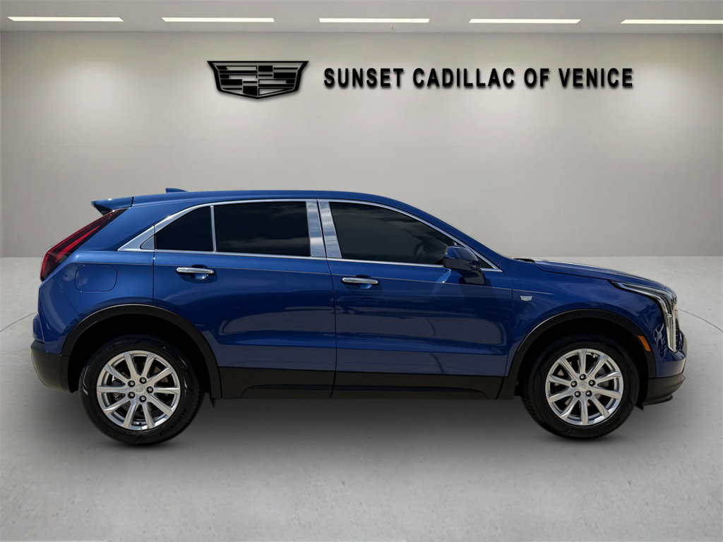 Certified 2023 Cadillac XT4 Luxury image 2