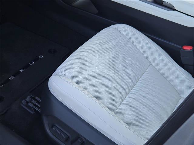 New 2026 Lexus ES 350h w/ Cold Area Package FWD image 4