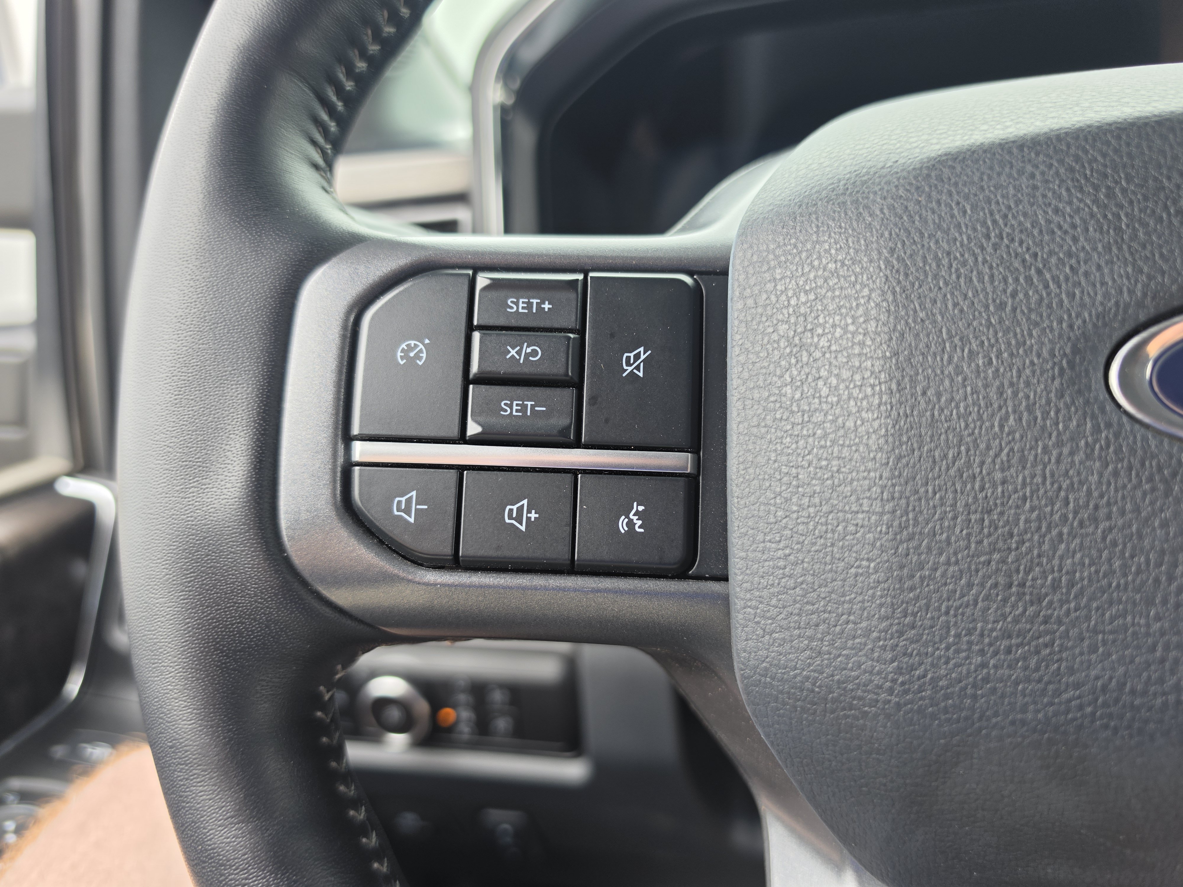 Used 2023 Ford F350 Lariat w/ Tremor Off-Road Package AWD/4WD image 17