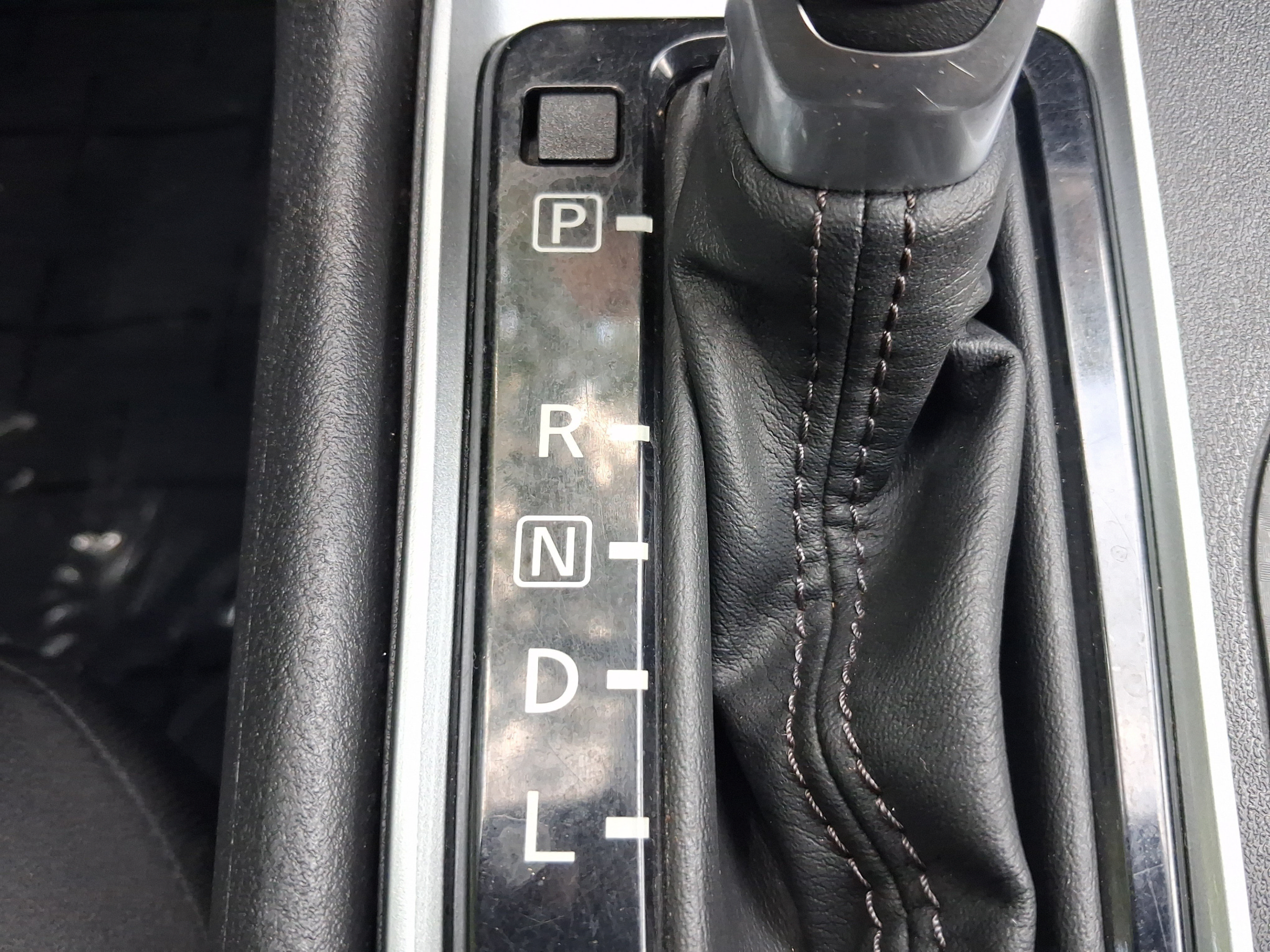 Used 2025 Nissan Altima 2.5 SV FWD image 19