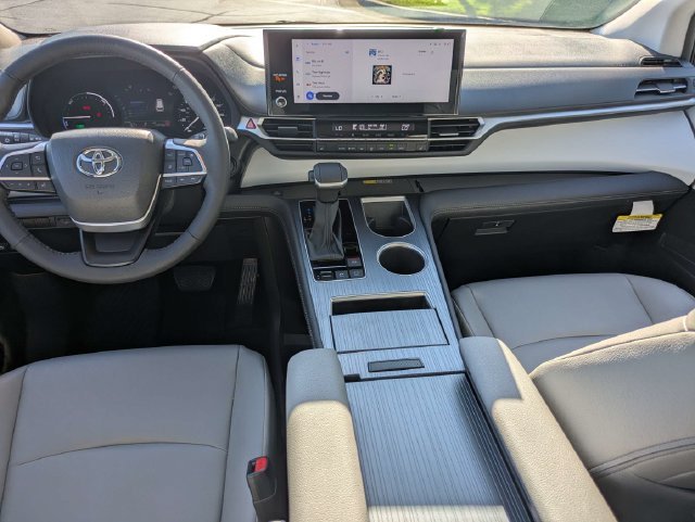 Certified 2026 Toyota Sienna XLE FWD image 19