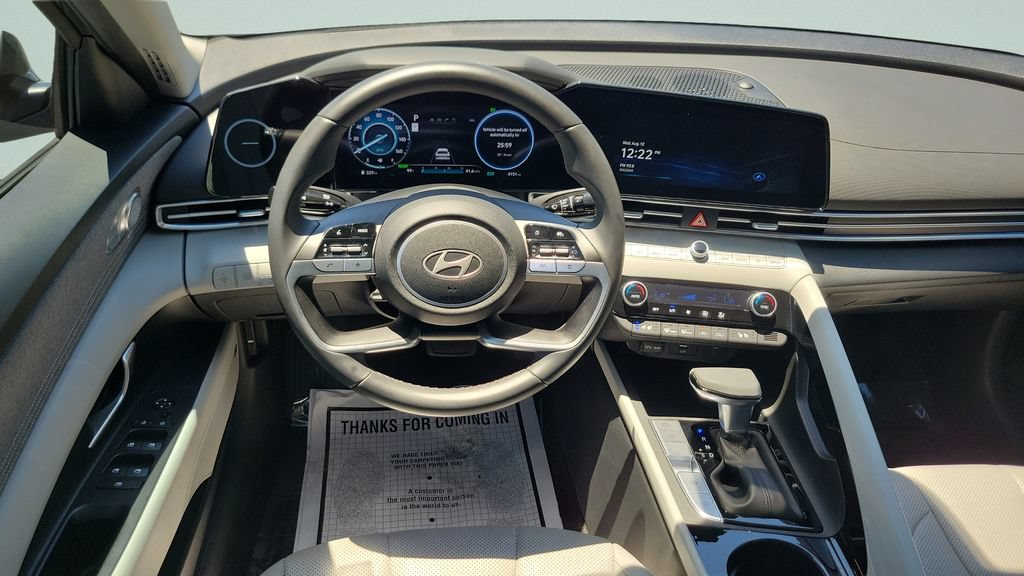 Certified 2025 Hyundai Elantra Limited FWD image 12