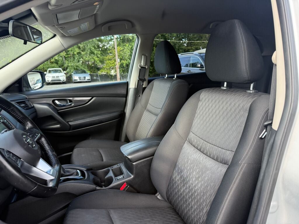 Used 2020 Nissan Rogue SV AWD/4WD image 10