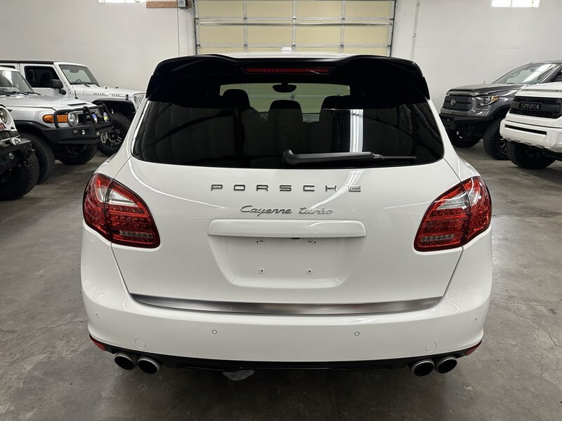 Used 2014 Porsche Cayenne Turbo AWD/4WD image 4