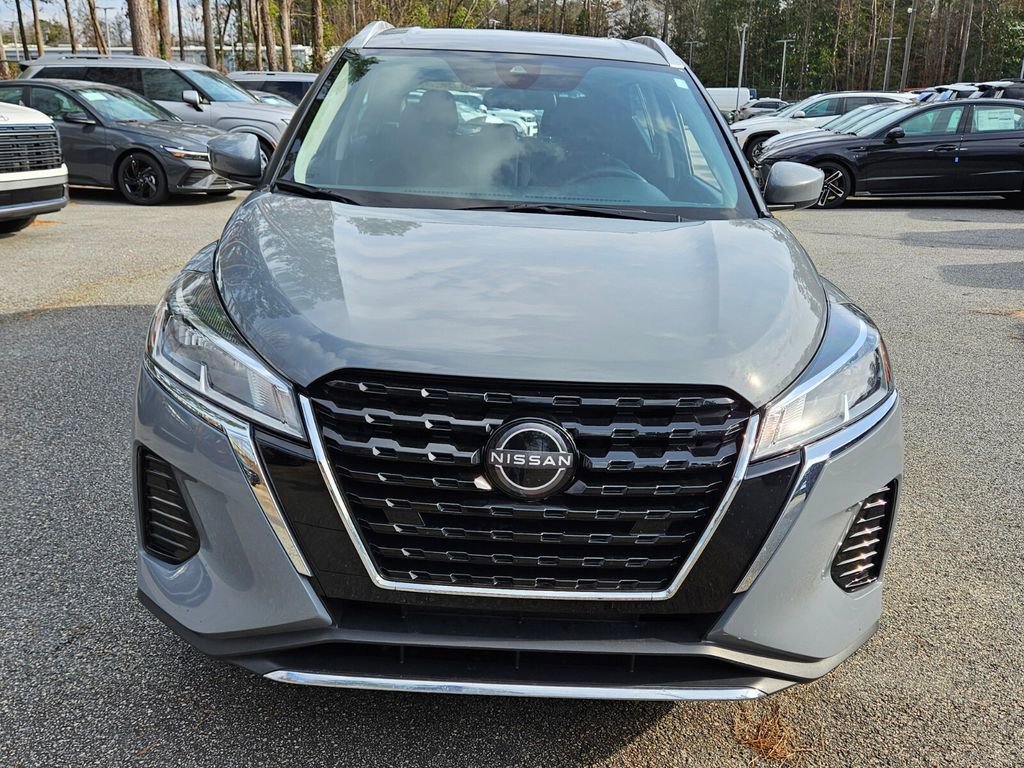 Used 2024 Nissan Kicks SV image 2
