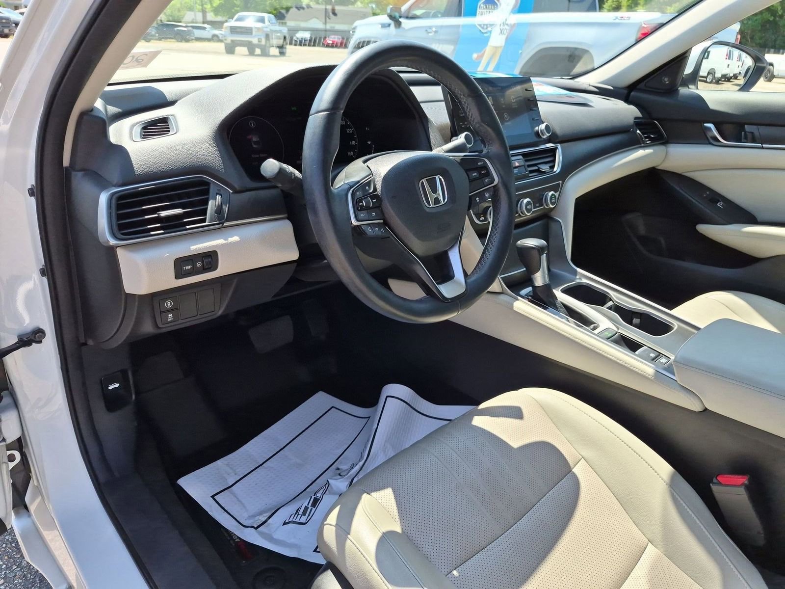 Used 2018 Honda Accord EX-L image 10