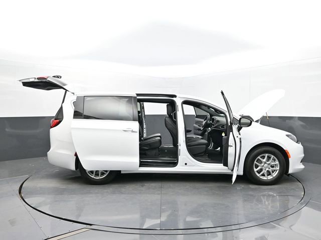 New 2025 Chrysler Voyager LX FWD image 65