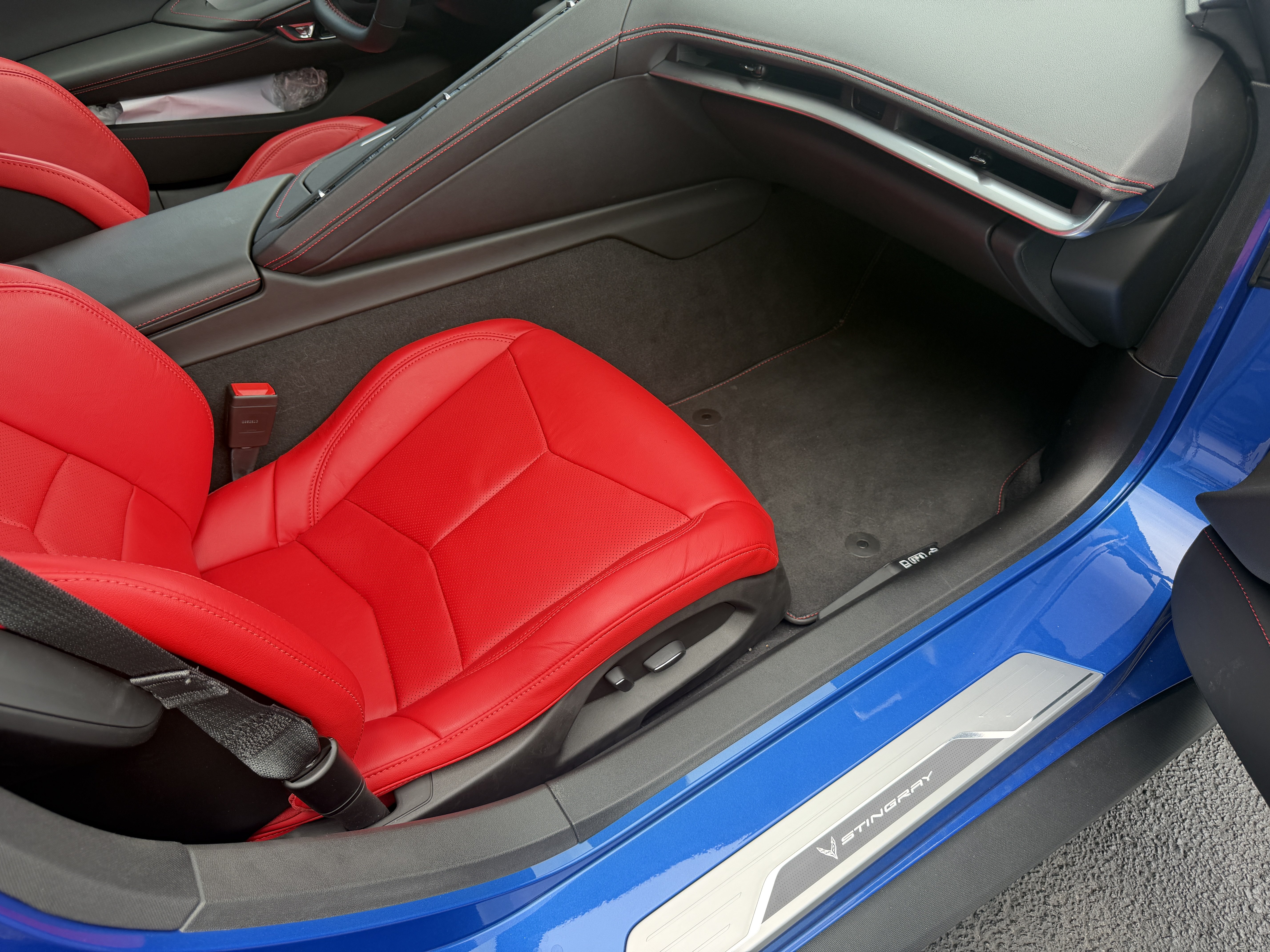 Used 2021 Chevrolet Corvette Stingray Convertible w/ Z51 Performance Package RWD image 18