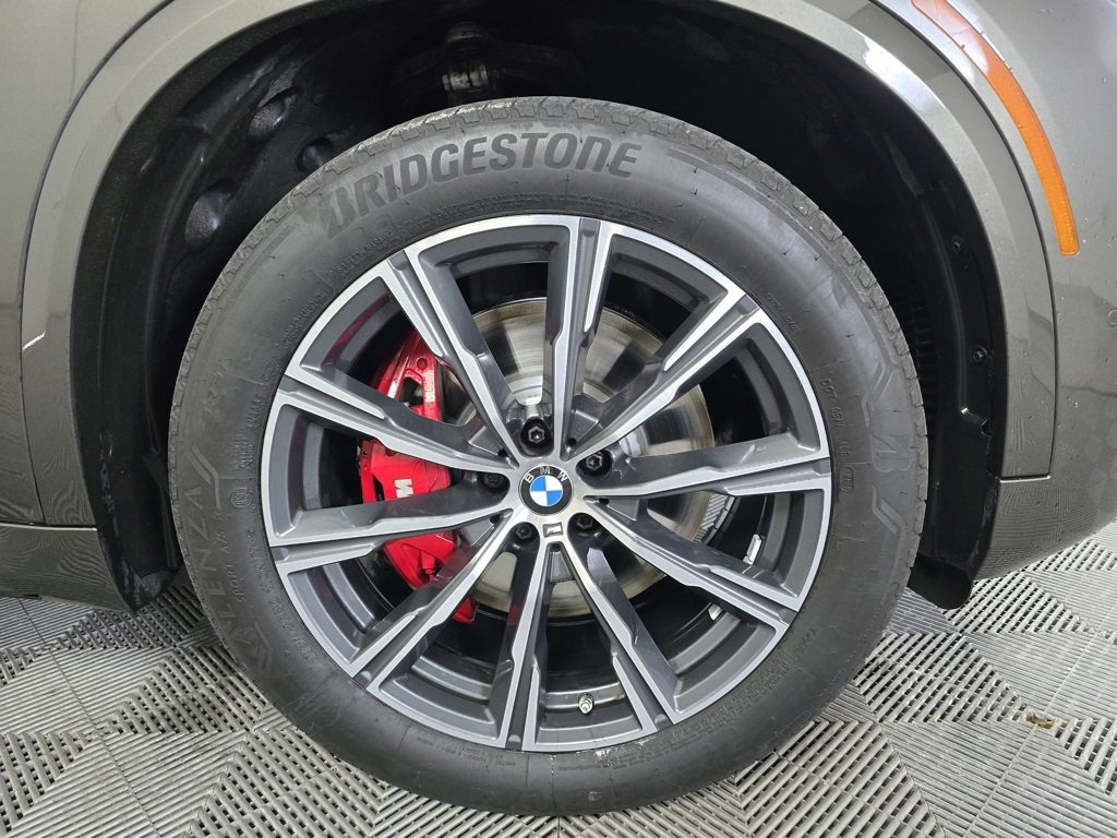 Used 2022 BMW X5 xDrive40i w/ M Sport Package image 2