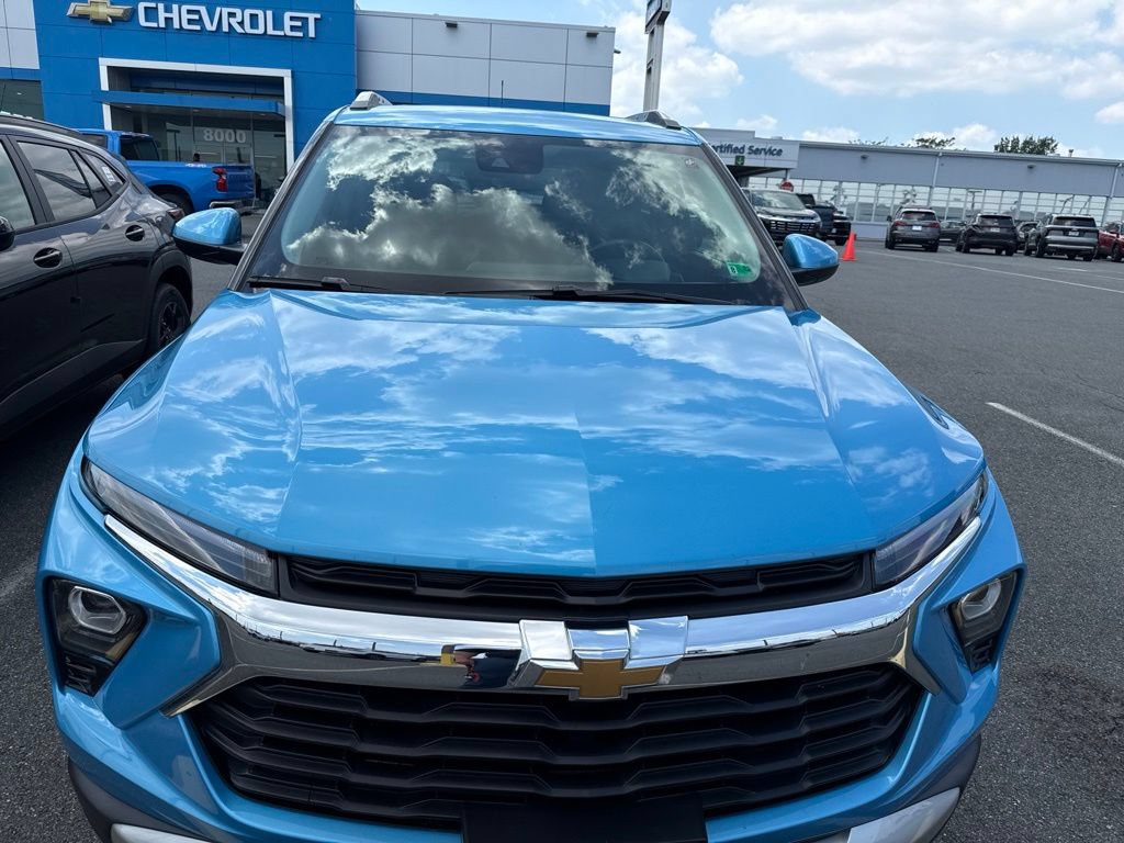 Used 2026 Chevrolet Trax RS w/ Sunroof Package FWD image 4