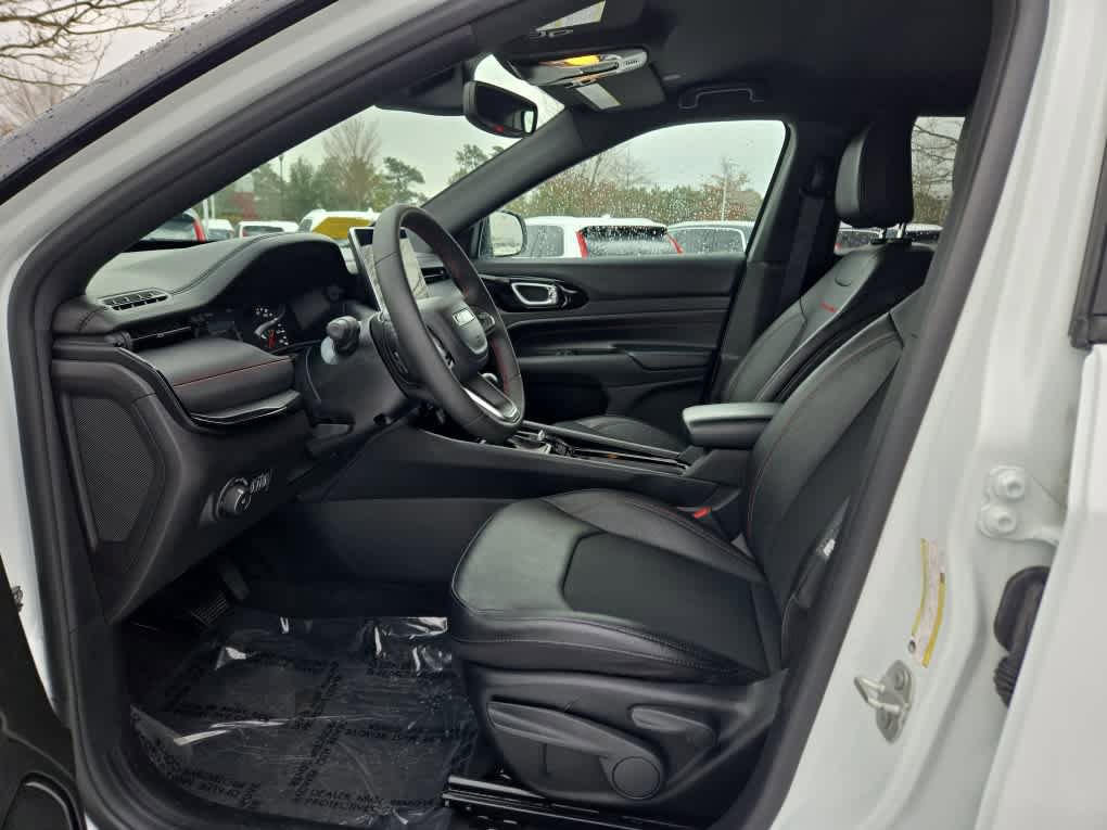 Used 2024 Jeep Compass Trailhawk image 11