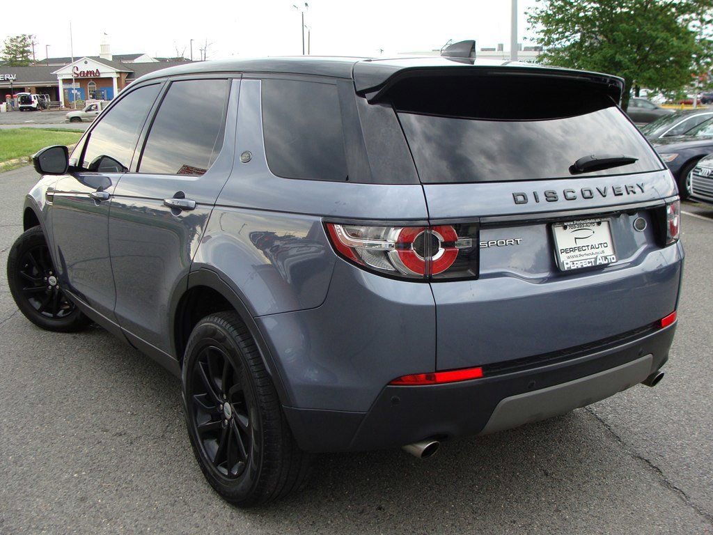 Used 2018 Land Rover Discovery Sport SE AWD/4WD image 4