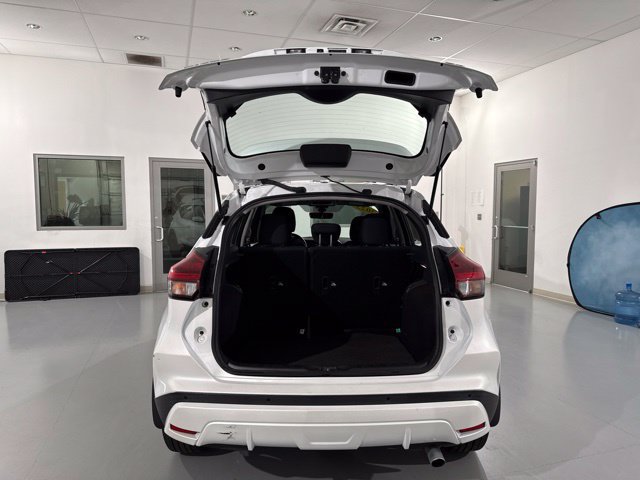 Used 2023 Nissan Kicks SV w/ Interior Electronics Package FWD image 10