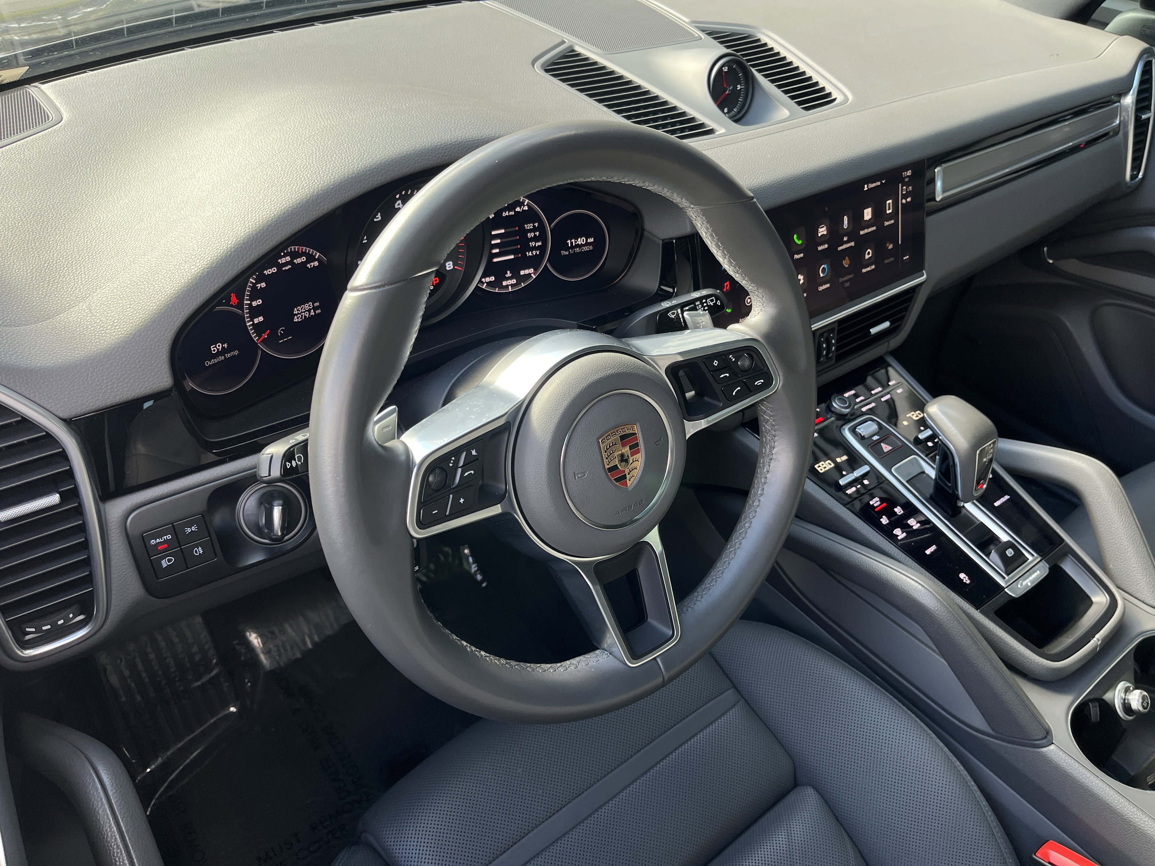 Certified 2022 Porsche Cayenne Platinum Edition image 4