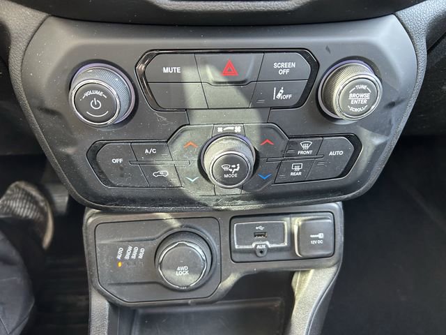 Used 2022 Jeep Renegade Latitude AWD/4WD image 15