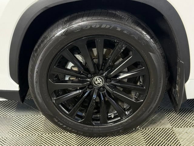 Used 2024 Toyota Highlander XSE FWD image 14