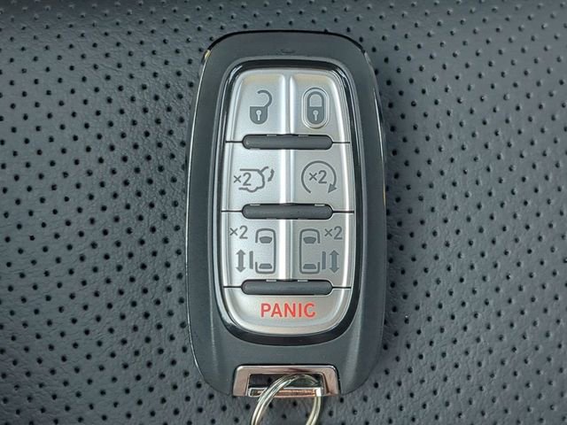 New 2027 Chrysler Pacifica Limited FWD image 39
