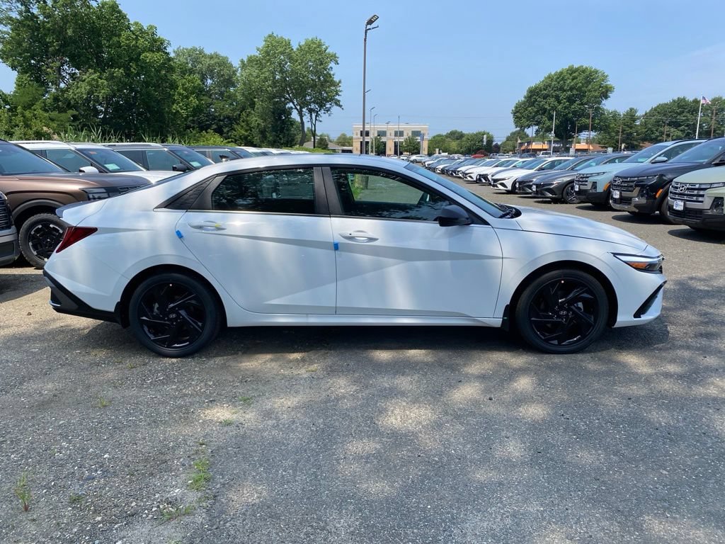 New 2026 Hyundai Elantra SEL Sport Premium FWD image 2