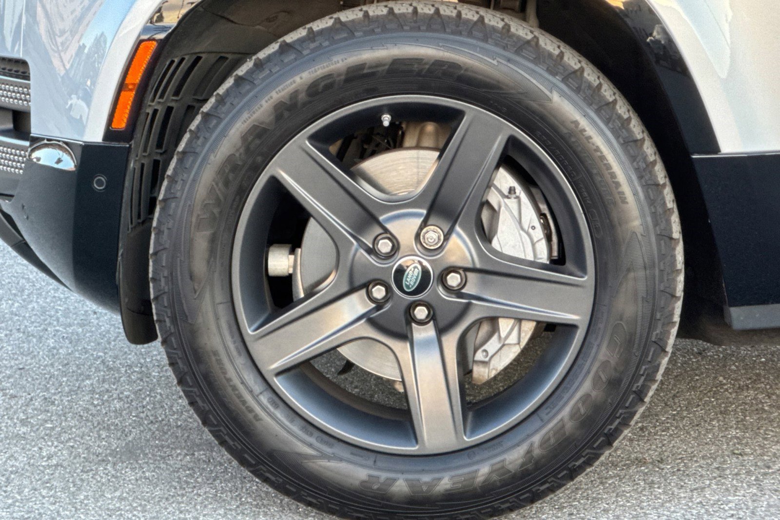 Used 2021 Land Rover Defender 110 X-Dynamic HSE image 13