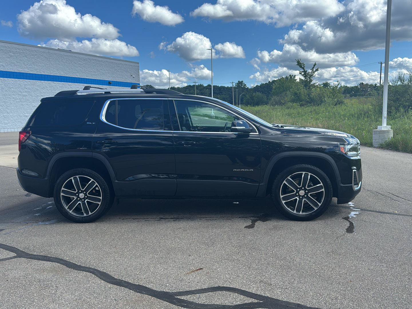 Used 2023 GMC Acadia SLT w/ Technology Package AWD/4WD image 6