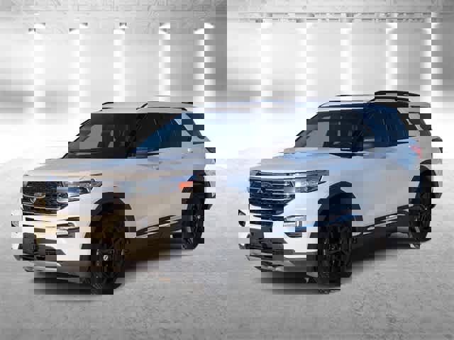 Used 2022 Ford Explorer XLT w/ Equipment Group 202A image 4