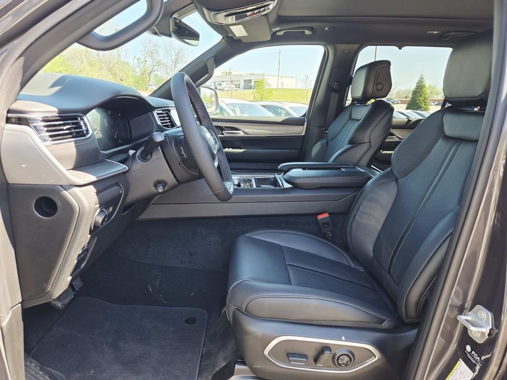 New 2026 Jeep Grand Wagoneer Limited AWD/4WD image 15