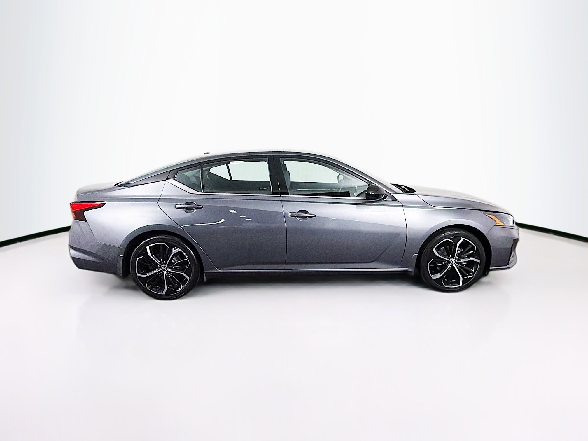 Used 2024 Nissan Altima 2.5 SR image 9