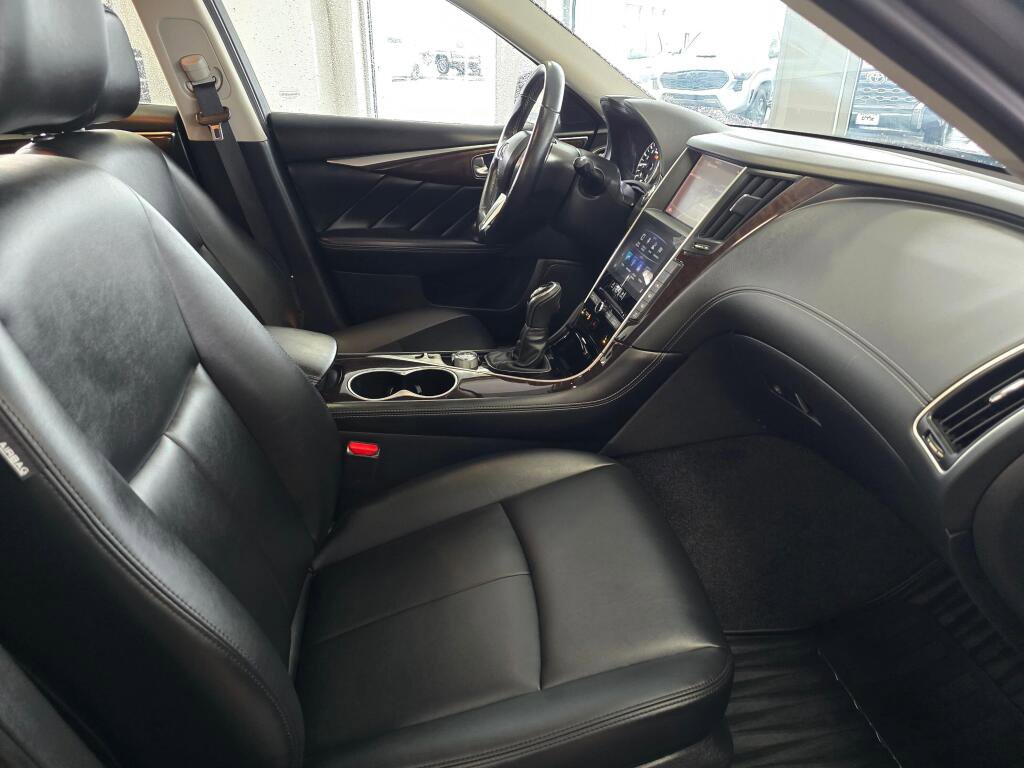 Used 2019 INFINITI Q50 Luxe w/ Essential Package (3.0T Luxe) AWD/4WD image 43