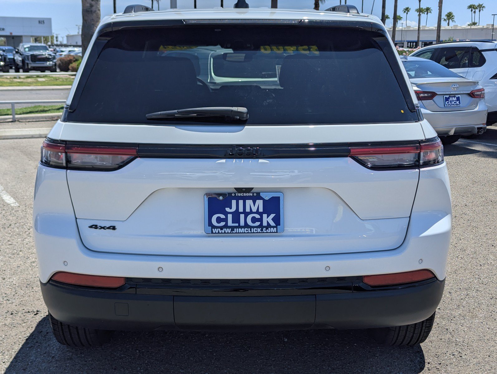Used 2024 Jeep Grand Cherokee Altitude AWD/4WD image 3