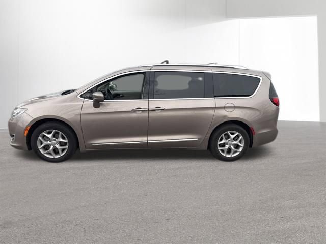 Used 2017 Chrysler Pacifica Touring-L Plus w/ Tire & Wheel Group image 2