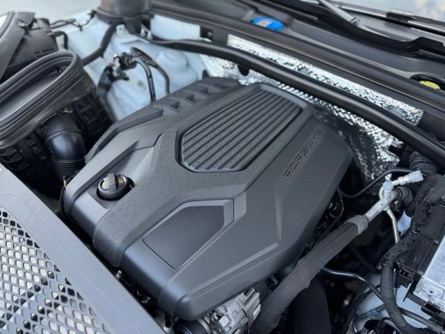 Certified 2026 Porsche Macan AWD/4WD image 40