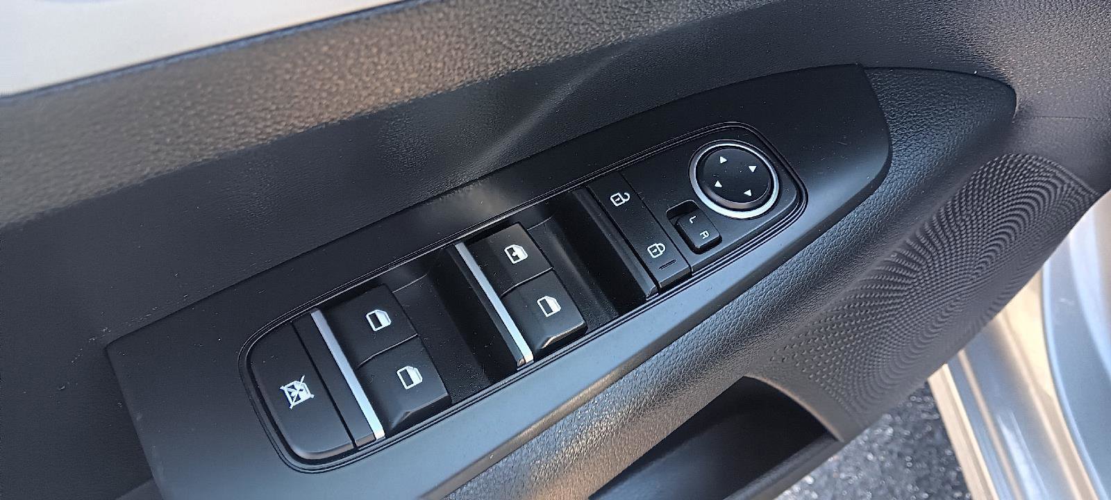 Used 2022 Kia Forte LXS image 7