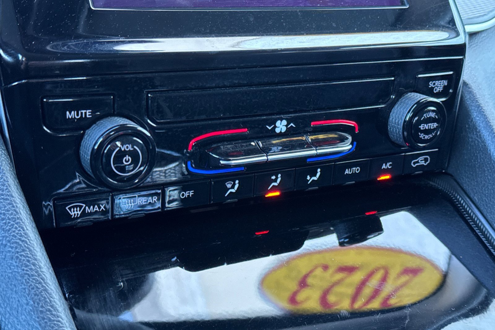 Used 2023 Jeep Grand Cherokee L Laredo image 24