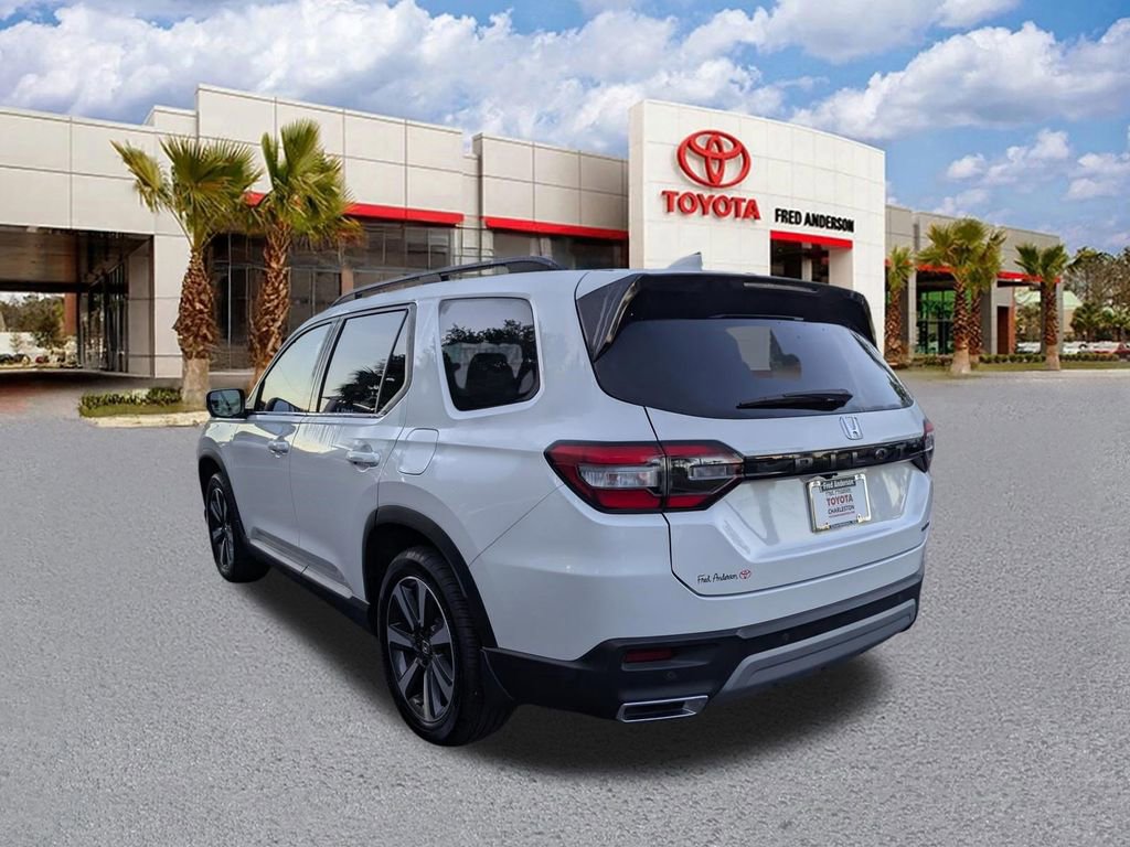 Used 2025 Honda Pilot Touring image 6