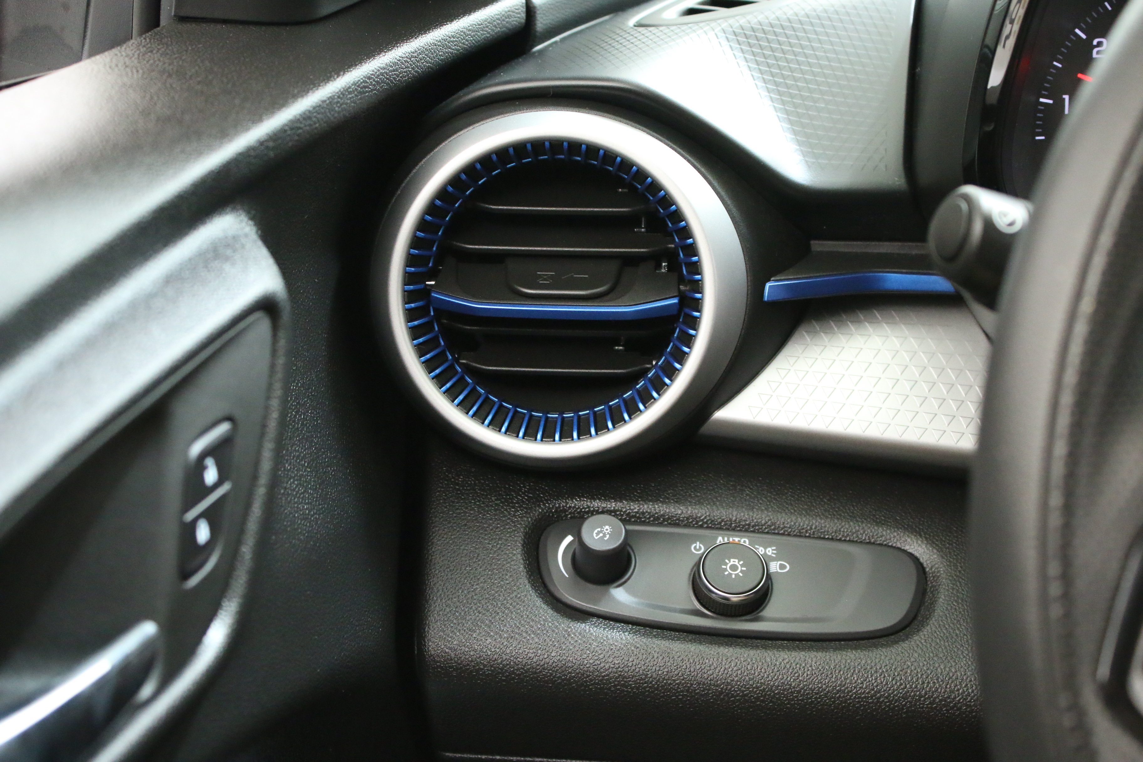 Certified 2024 Chevrolet Trax LS FWD image 17