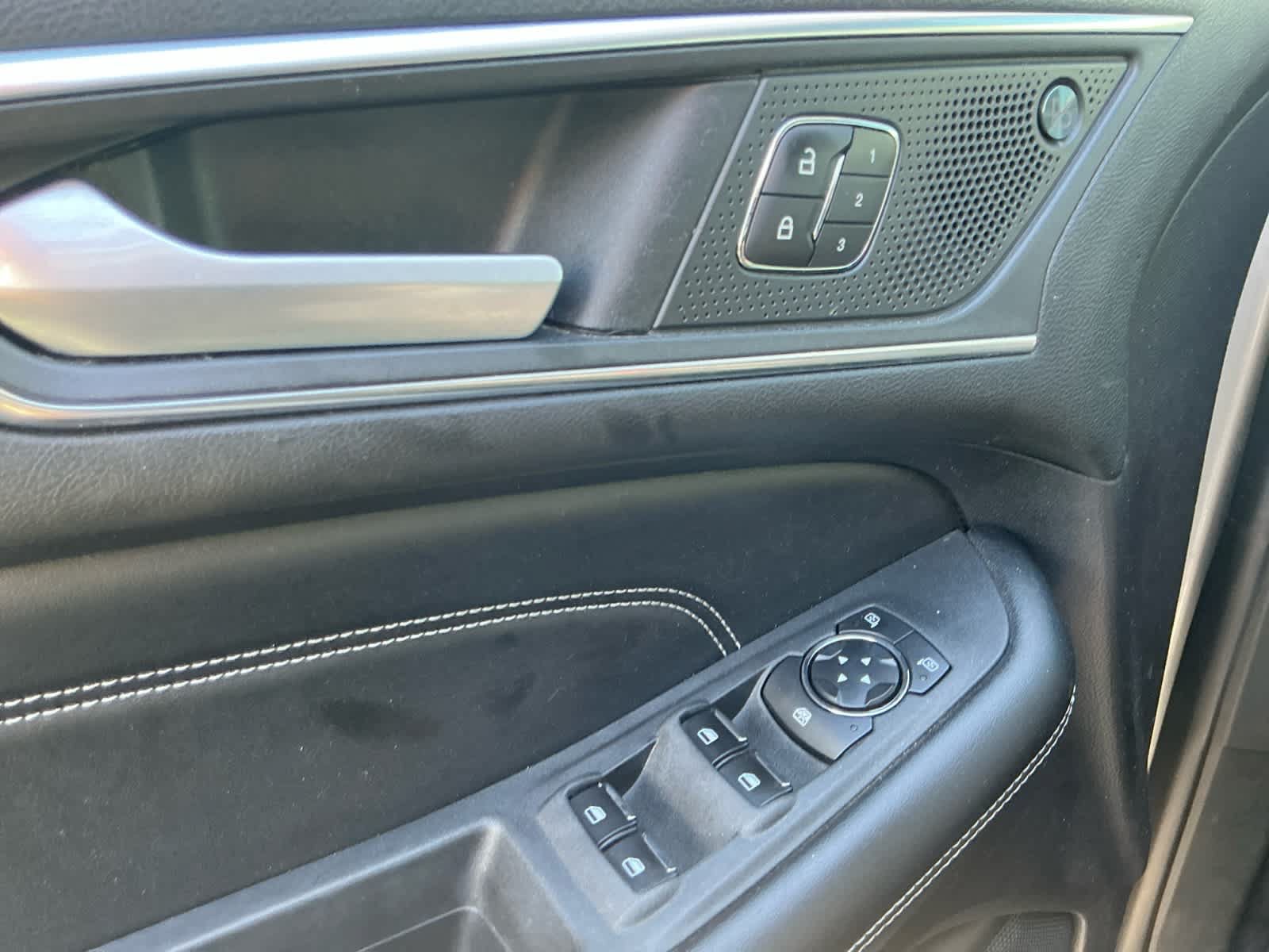 Used 2022 Ford Edge Titanium AWD/4WD image 19