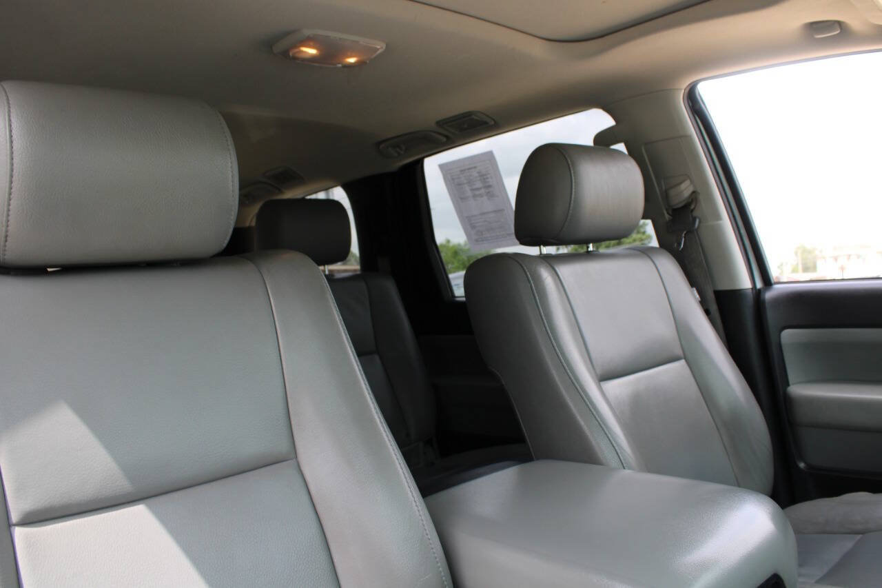 Used 2017 Toyota Sequoia SR5 AWD/4WD image 14