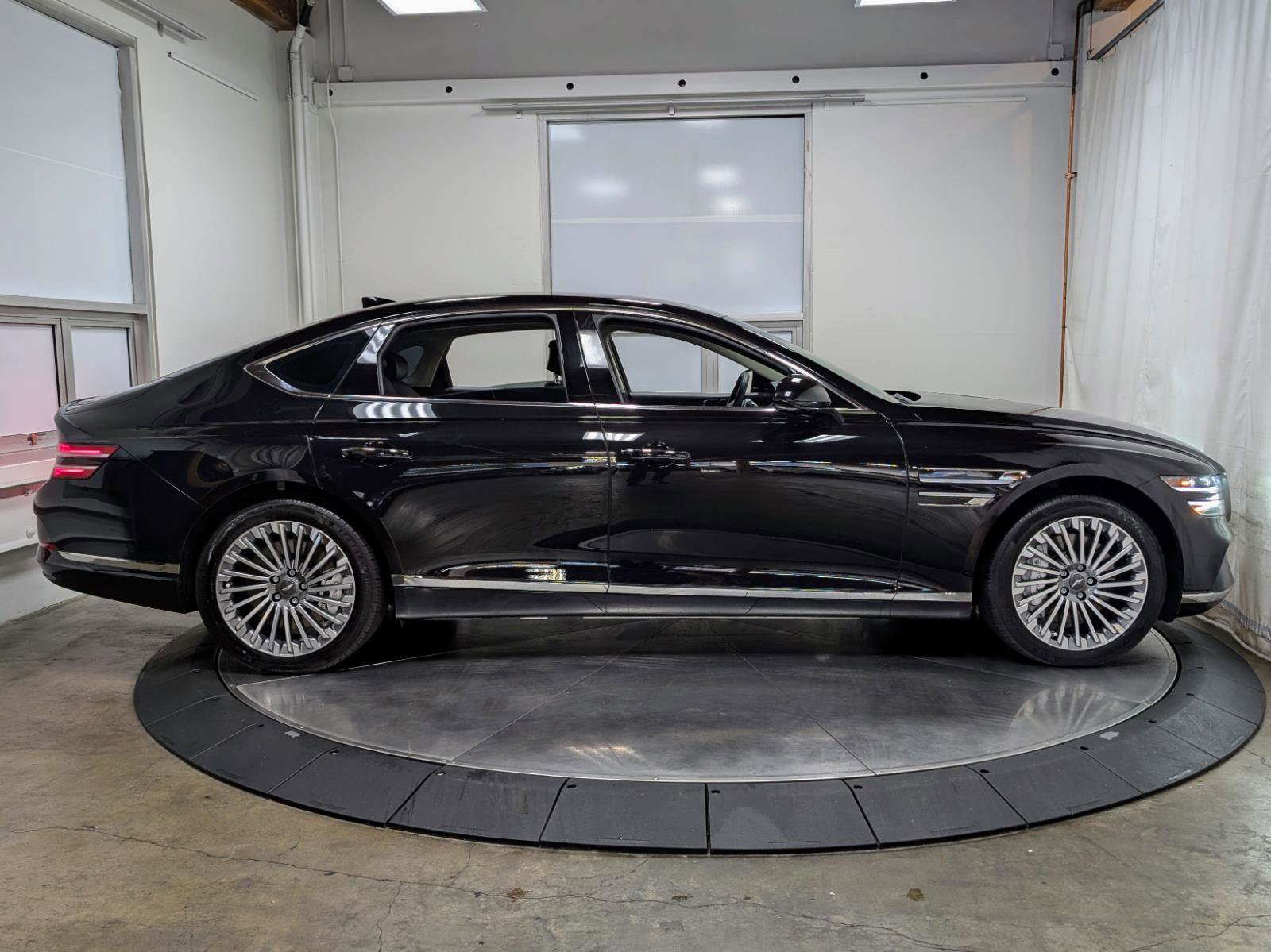 Used 2024 Genesis G80 image 10