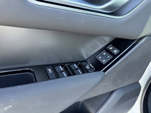 Used 2025 Land Rover Range Rover Velar Dynamic SE image 11