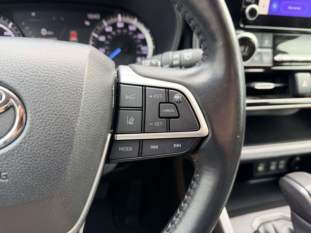 Certified 2023 Toyota Highlander LE image 7