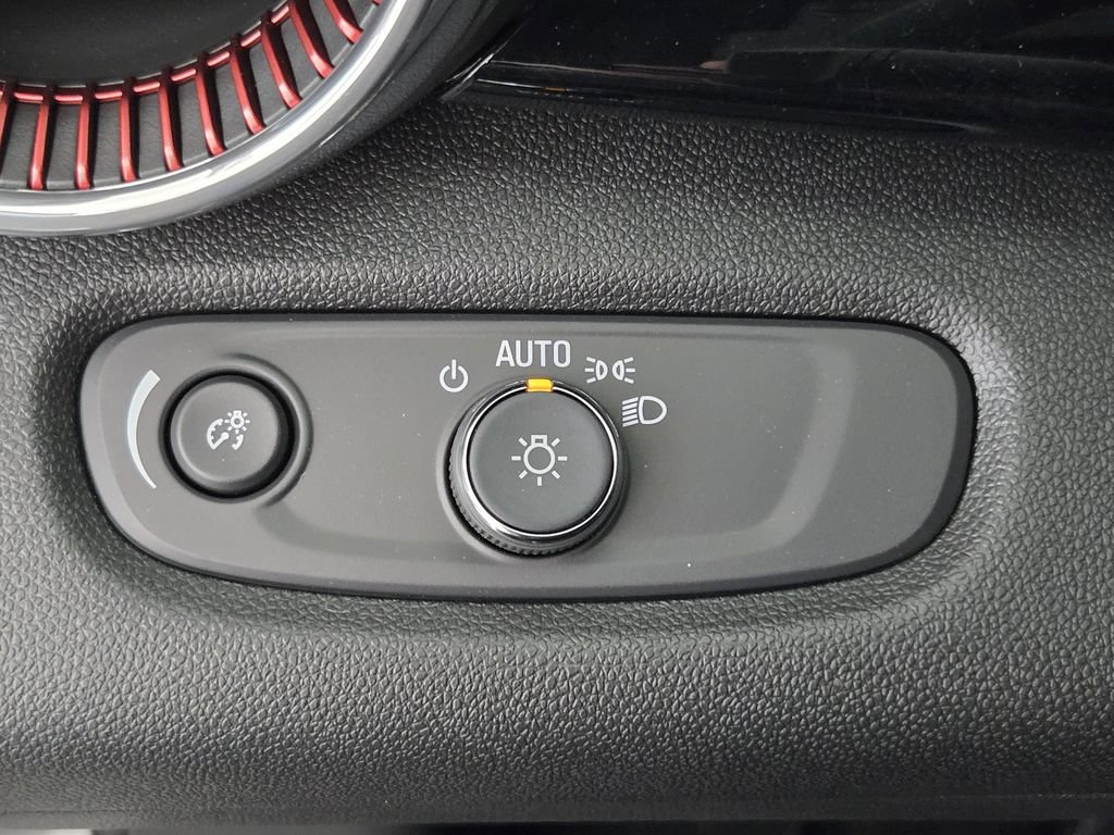 New 2026 Chevrolet Trax RS w/ Sunroof Package FWD image 23