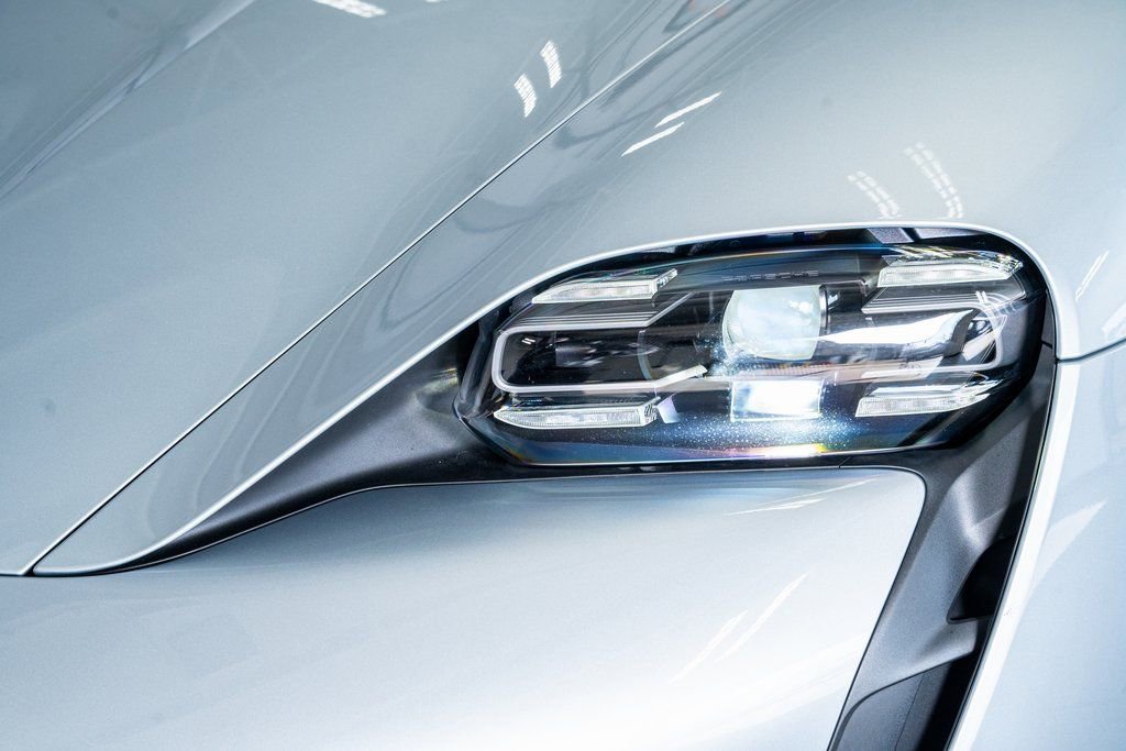 Used 2024 Porsche Taycan image 13