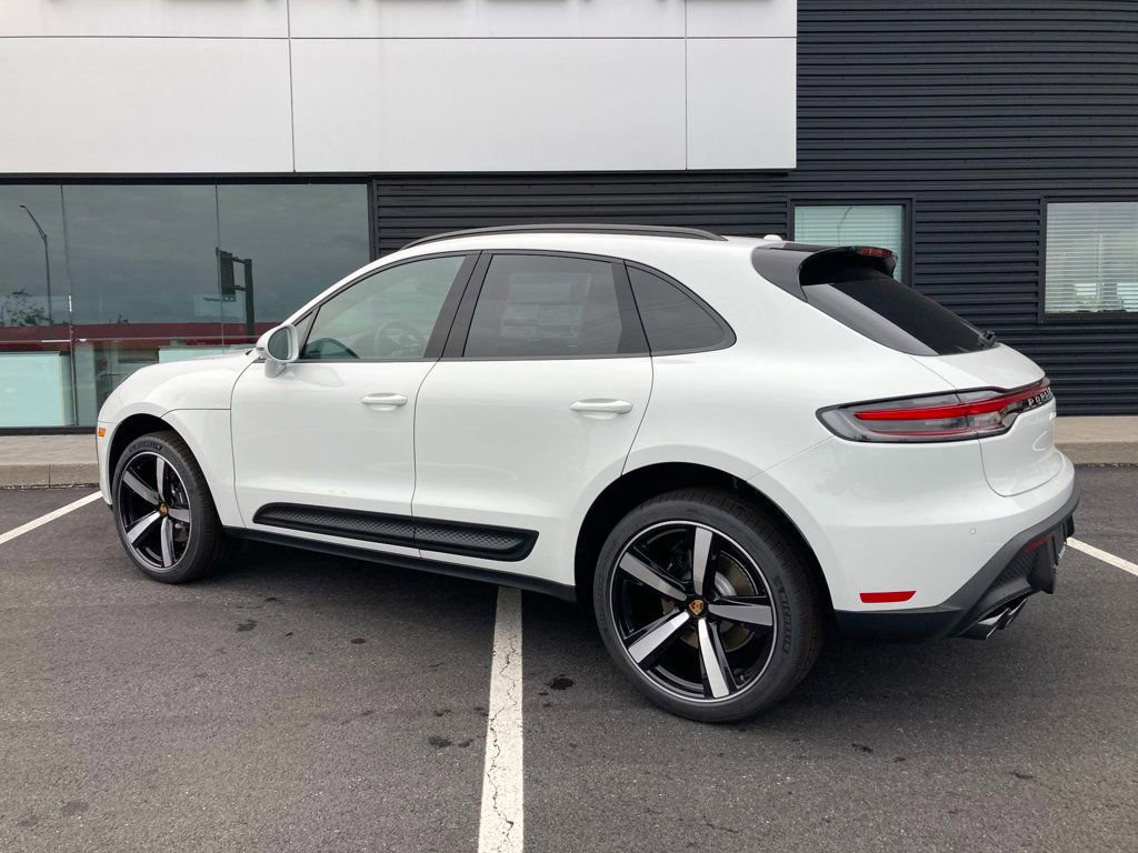 Used 2025 Porsche Macan AWD image 10