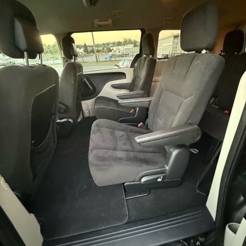 Used 2016 Dodge Grand Caravan SXT w/ Rear Park Assist Package image 12